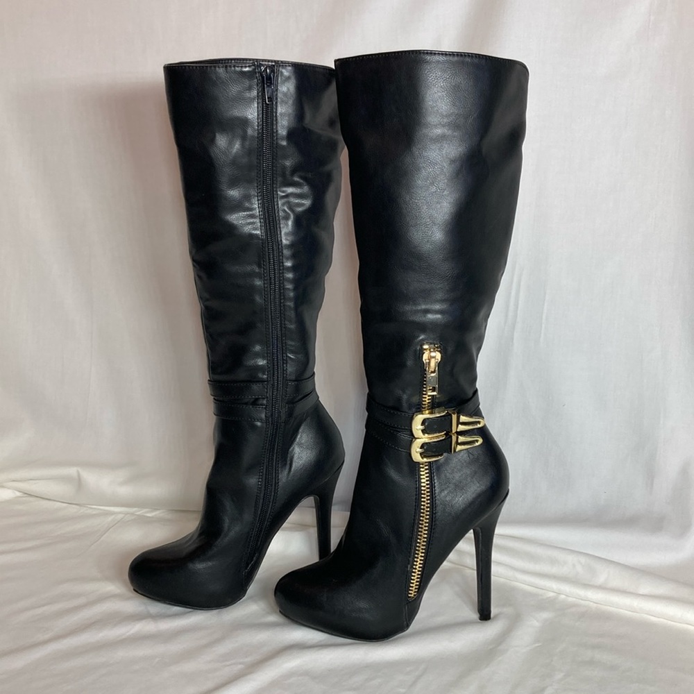 Heart in D Black Leather Boots with Gold Buckles, size 6